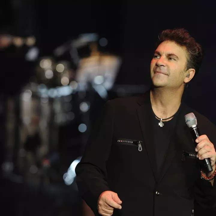 Mijares on stage